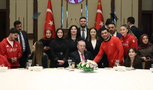 Erdoğan'dan gençliğe güven: Türkiye'yi sizlerle bugünlere getirdik