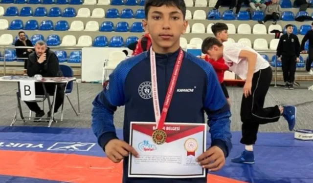 Ağrı'nın gururu Berat Çelik Rize'de şampiyon oldu