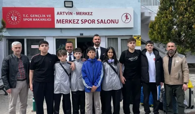 Artvinli taekwondocular madalya için Antalya'ya gitti