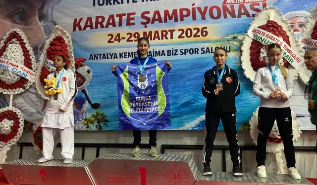 Bursa Büyükşehir Belediyesporlu karateciler Türkiye Şampiyonası'nda parladı
