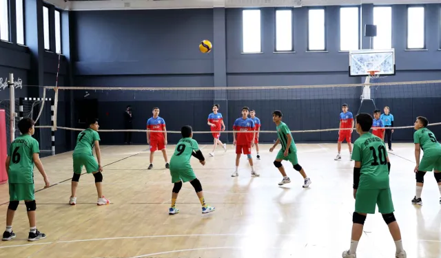 Konya Karatay'da Kardeşlik ve Dostluk Voleybol Turnuvası başladı