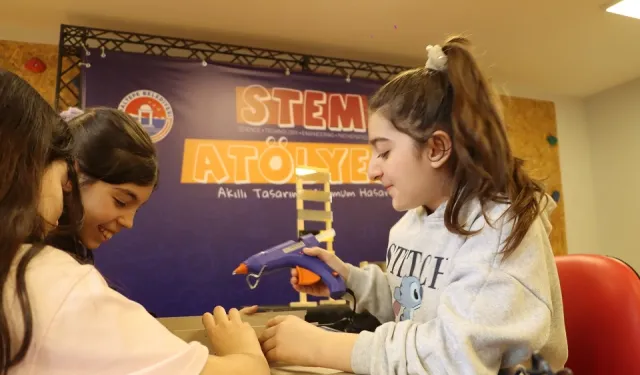 Maltepe'de kız çocukları STEM atölyesinde buluştu