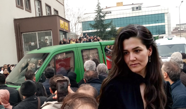 Yetkililer Havanda Su Dövüyorsunuz...