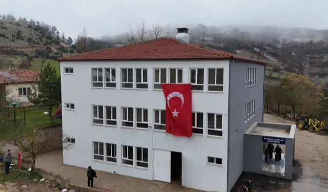 Büyükorhan'ın Danaçalı Köyü'nde eski okul sosyal merkeze dönüştü