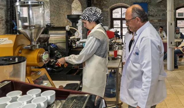 İzmir'de otizmli gençlere barista eğitimi desteği