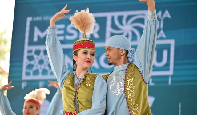 Uluslararası Halk Dansları Toplulukları Manisa'yı büyüledi