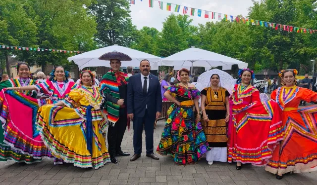Almanya Dinslaken'de binlerce kişi geleneksel kutlamada buluştu
