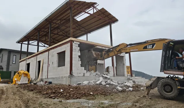 Bursa Nilüfer'de iki kaçak yapı yıkıldı