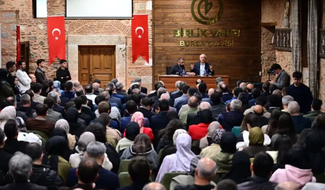 Efkan Ala Birlik Vakfı'nda gençlerle buluştu