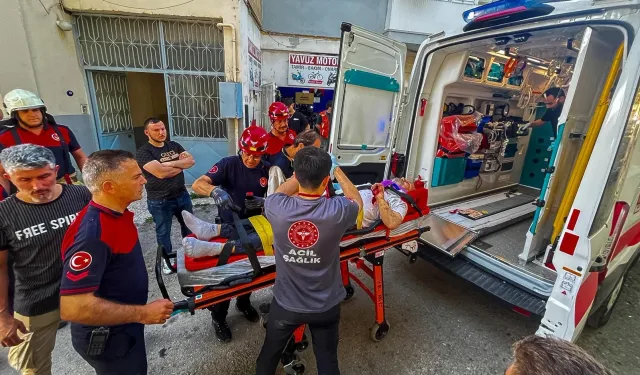 İzmir'de apartman boşluğuna düşen vatandaşı itfaiye kurtardı