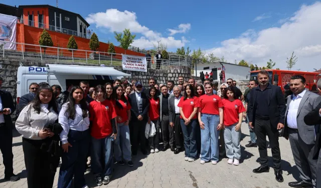 Kayseri Büyükşehir'den plaj voleybolu hediyesi