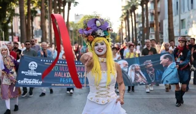 20. Uluslararası Halk Dansları Festivali kortejle başladı