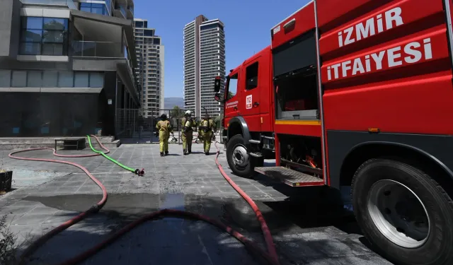 Bornova'da depo yangını kontrol altına alındı