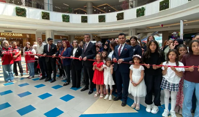 Erzurum'da koruyucu aile farkındalık sergisi yoğun ilgi gördü
