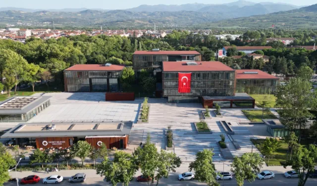 Bursa İnegöl'den bin 650 öğrenciye 3,3 milyon TL'lik kırtasiye desteği