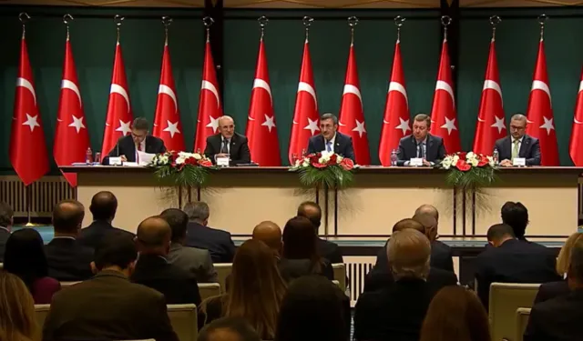Yeni ekonomik hedefler açıklandı! Enflasyon tek haneye inecek... 2,1 milyon yeni istihdam sağlanacak