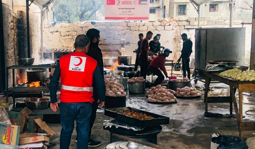 Türk Kızılay Gazze'de... Günlük 30 bin kişilik iftar