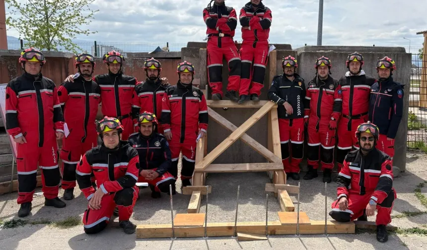 Kocaeli İtfaiyesi’nden tahkimat ve iple erişim eğitimi
