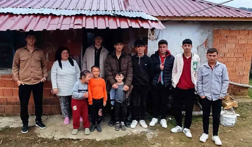 Ordulu öğrenciler ihtiyaç sahibi ailelerin elektrik tesisatını yeniledi