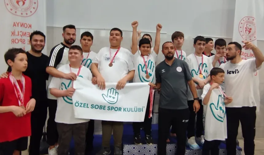 Otizmli yüzücü Alper’den 13 farklı stilde 13 şampiyonluk