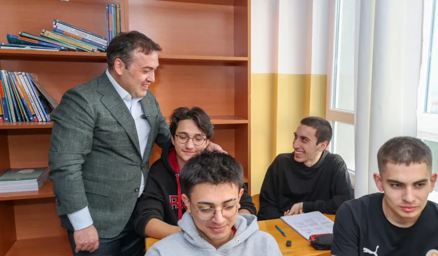 Bilecik'te Vali Sözer'den öğrencilere ziyaret