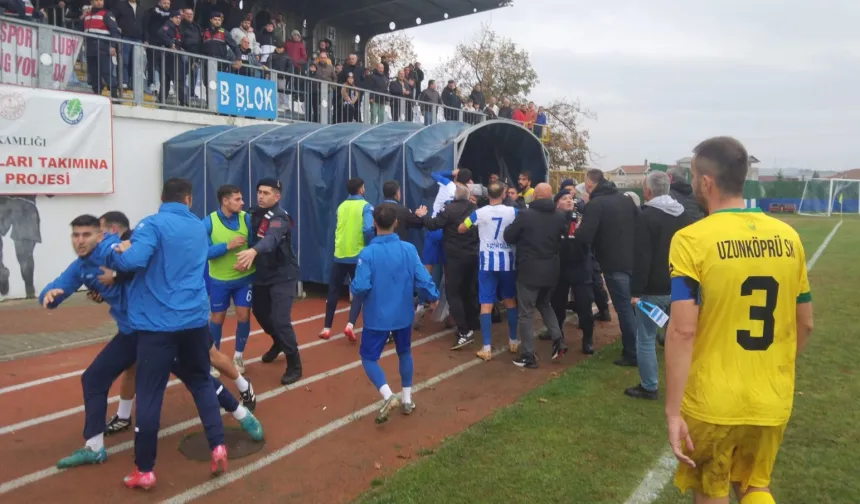 Ergene Velimeşespor ile Uzunköprüspor maçında gazeteciye ve futbolculara saldırı!