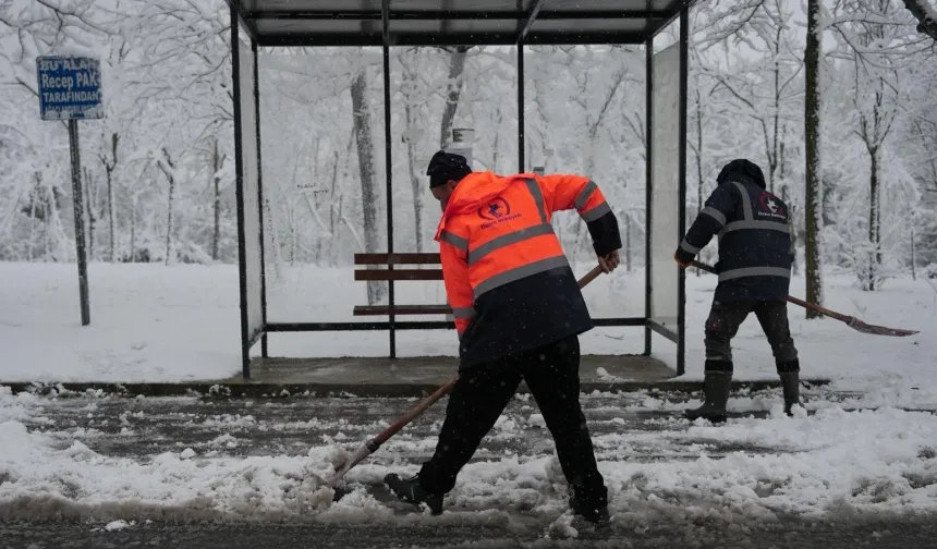 Düzce Belediyesi'nin kar timleri sahada