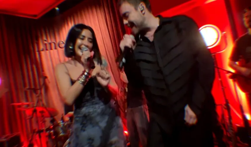 Murat Dalkılıç sahnesinde Melek Mosso sürprizi