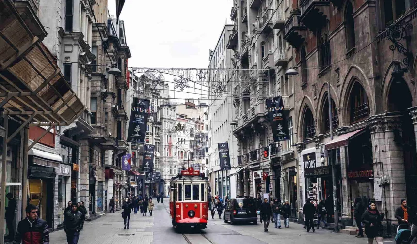 İstanbul caddelerindeki ziyaretçi trafiği turistle ayrılıyor... Alışveriş Caddeleri Raporu yayımlandı