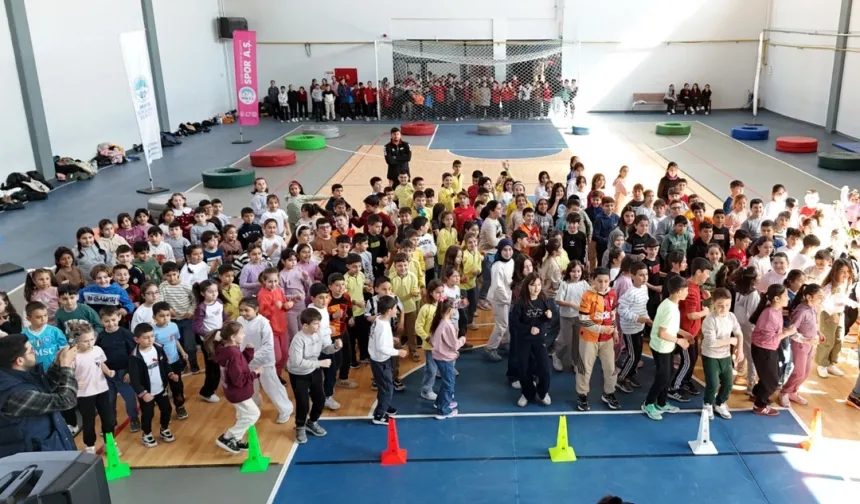 Kayseri Büyükşehir Develili öğrencileri sporla buluşturdu