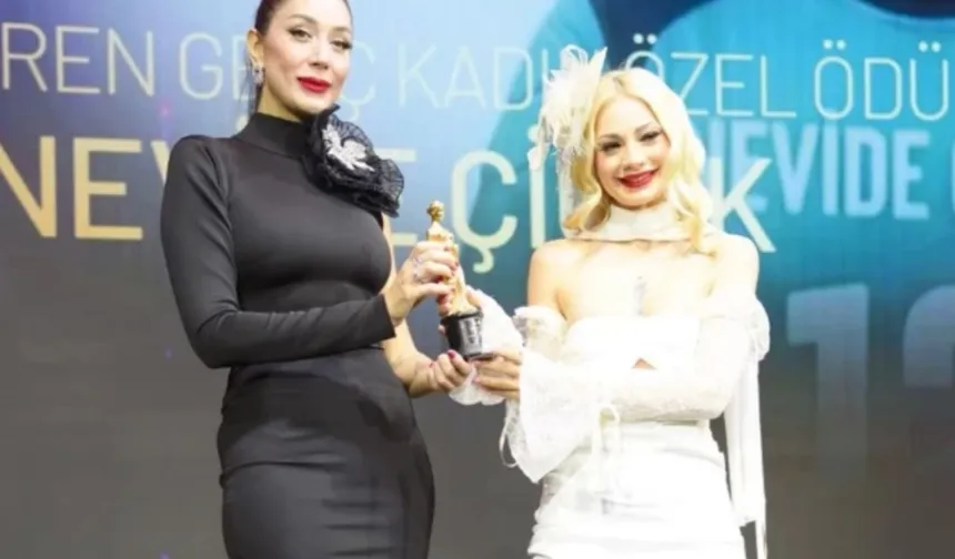 Raffles'ta yıldızlar geçidi: Nevide Çiçek'e 'İlham' Ödülü!