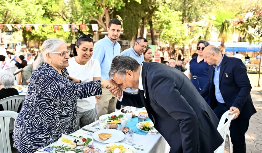 Antalya'da 'Vatan sağ olsun' diyen anneler unutulmadı
