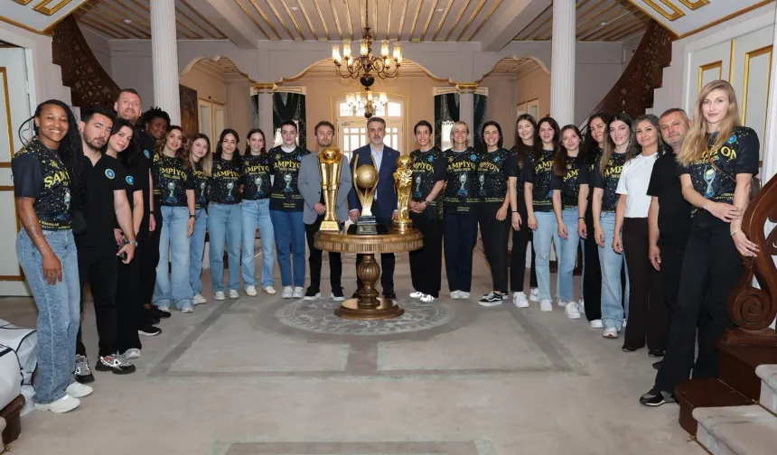 Bursa'da şampiyon hentbolculardan Başkan Vekili Biba'ya ziyaret