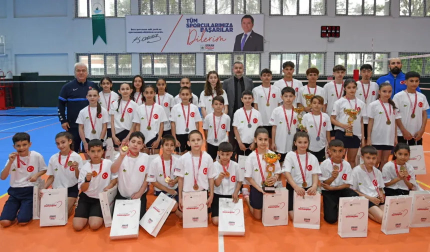 Osmangazi Belediyespor'dan badmintonda tarihi başarı