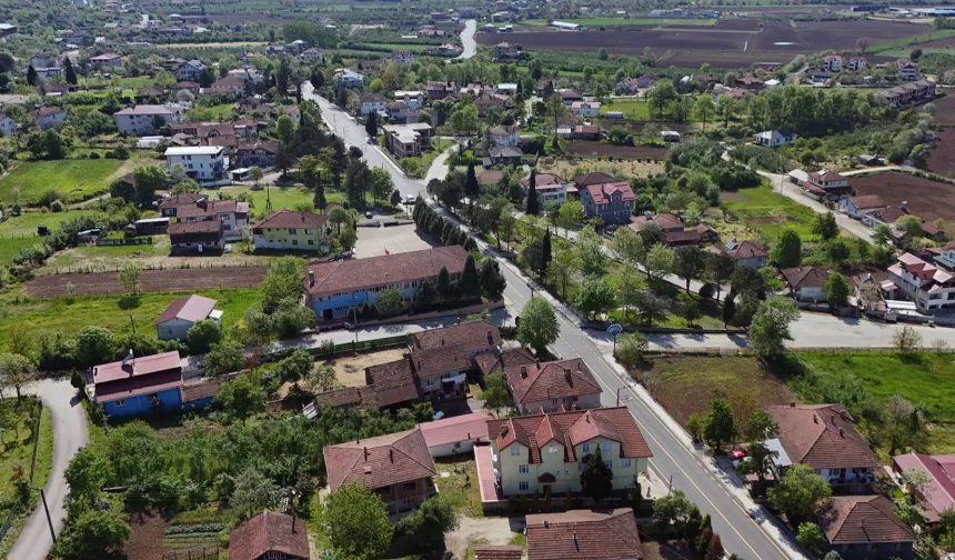 Sakarya Akyazı'nın 3 mahallesi sıcak asfaltta buluştu