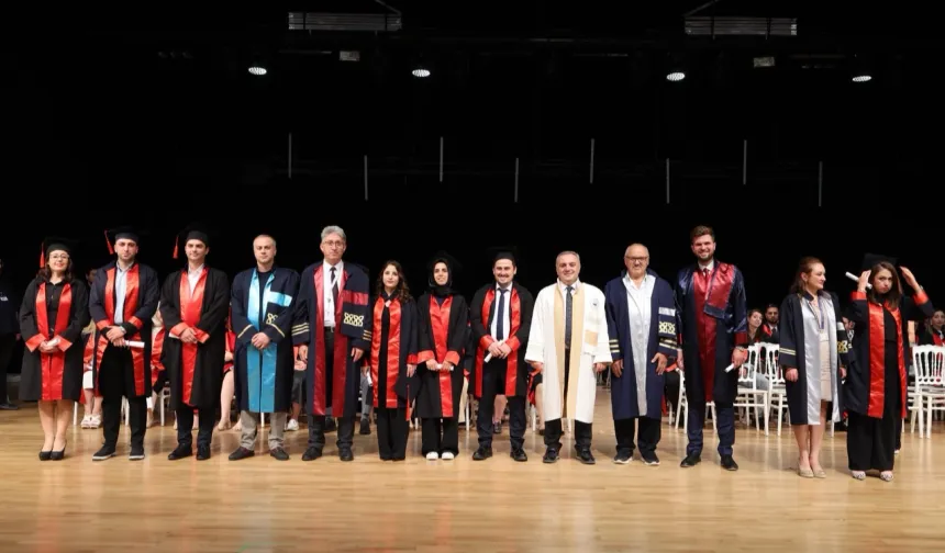 ERÜ'de lisansüstü mezuniyet sevinci yaşandı